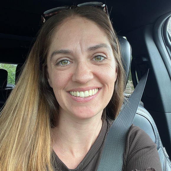 Meet your Posher, Lauren - Picture 2 of 2